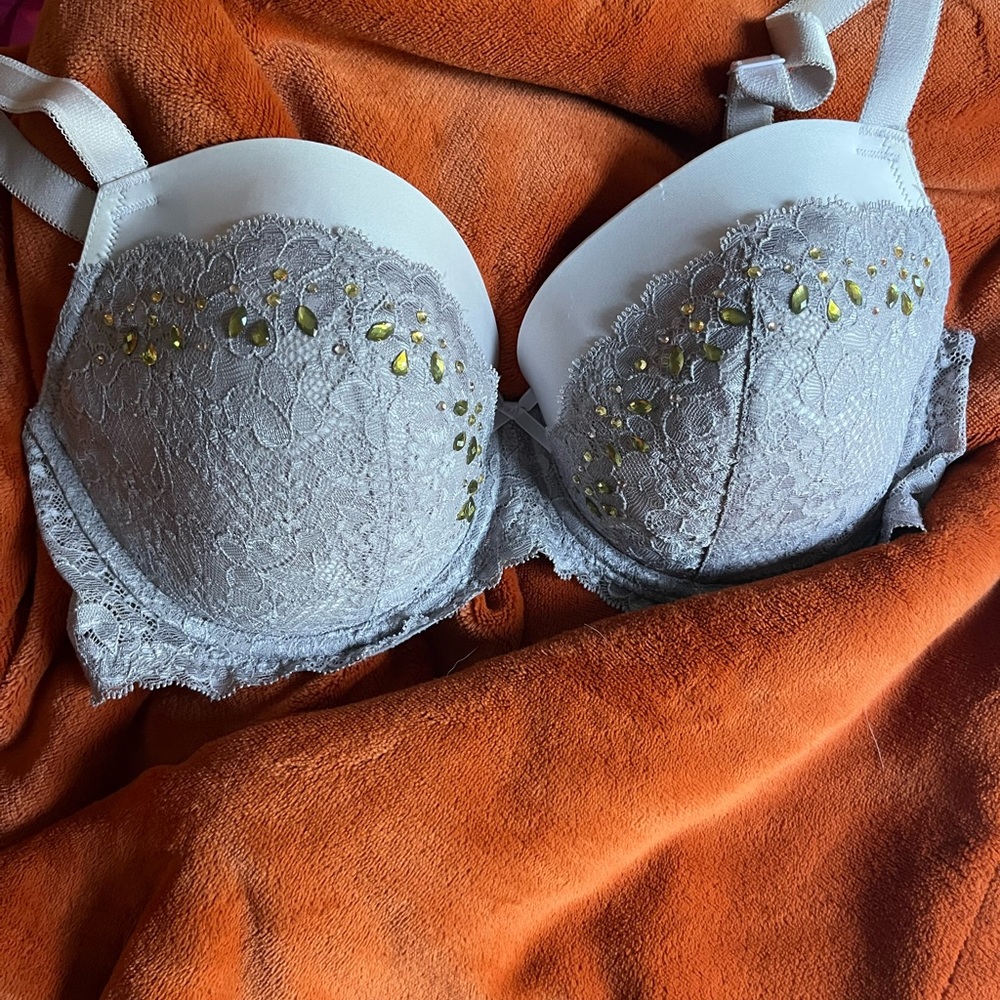 Victoria secret like new lace bra with rhinestone detail